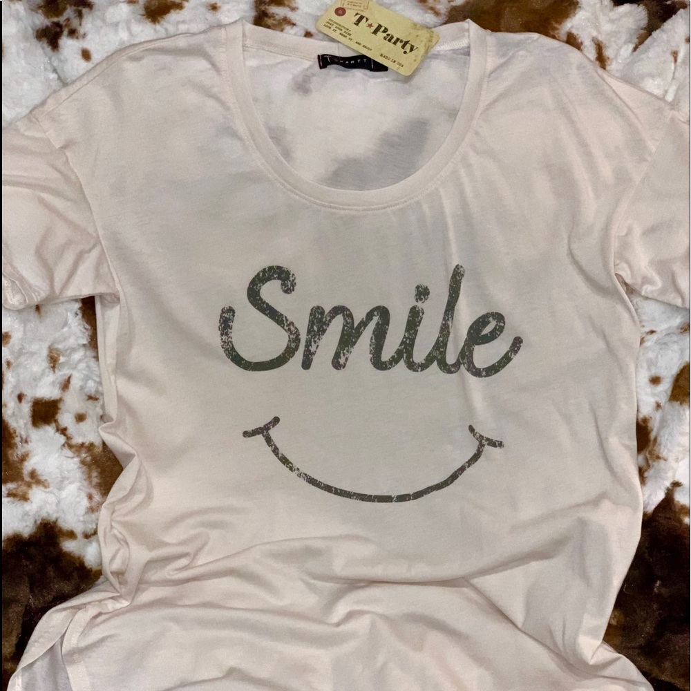 NWT LADIES SMILE TEE